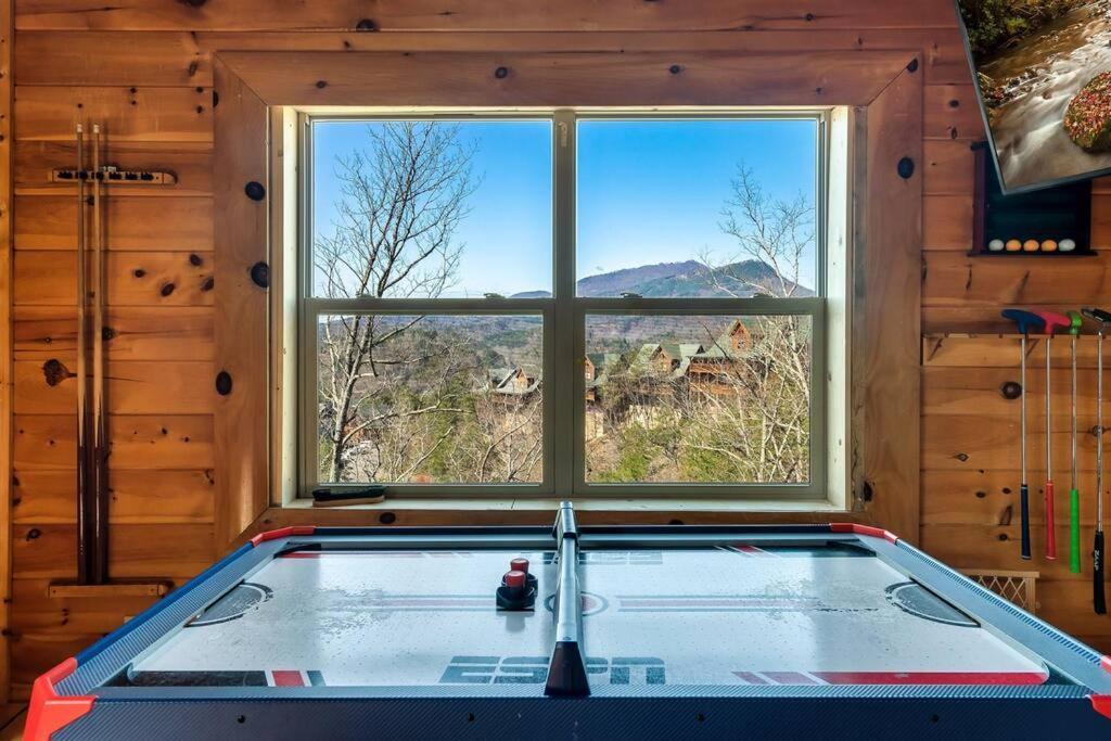 Cabin-N-Smokys! Indoor Resort Pool Views Hot Tub Game Room セバービル エクステリア 写真