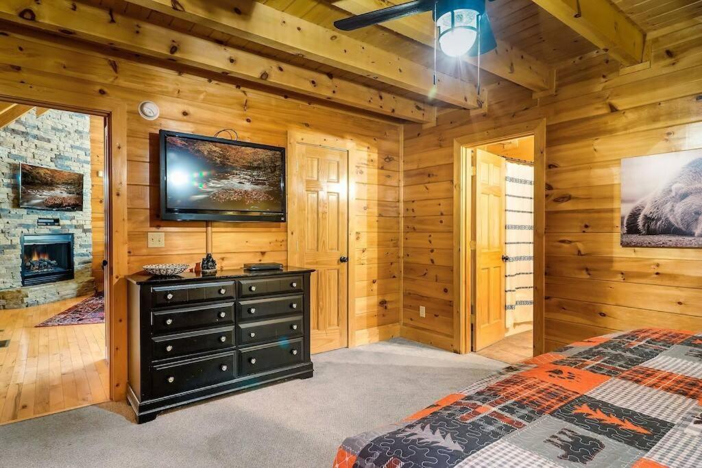 Cabin-N-Smokys! Indoor Resort Pool Views Hot Tub Game Room セバービル エクステリア 写真