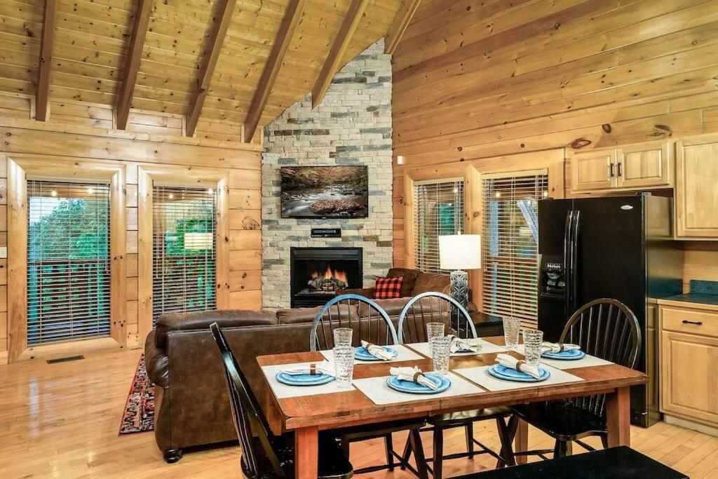 Cabin-N-Smokys! Indoor Resort Pool Views Hot Tub Game Room セバービル エクステリア 写真