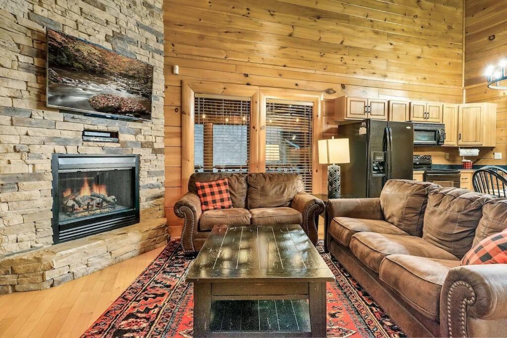 Cabin-N-Smokys! Indoor Resort Pool Views Hot Tub Game Room セバービル エクステリア 写真