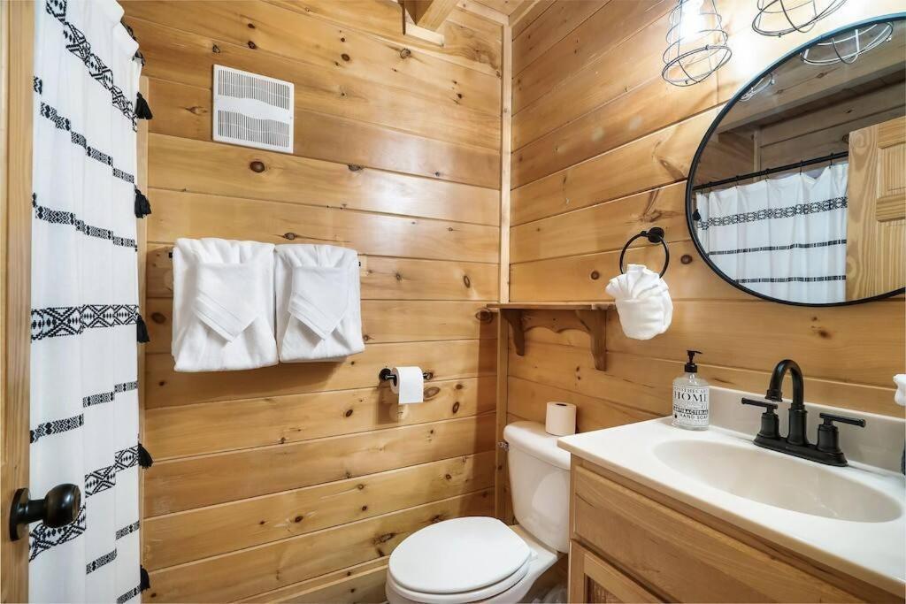 Cabin-N-Smokys! Indoor Resort Pool Views Hot Tub Game Room セバービル エクステリア 写真