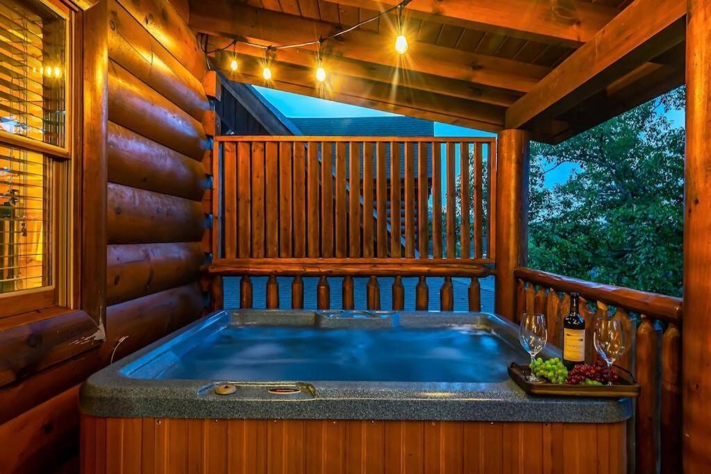 Cabin-N-Smokys! Indoor Resort Pool Views Hot Tub Game Room セバービル エクステリア 写真