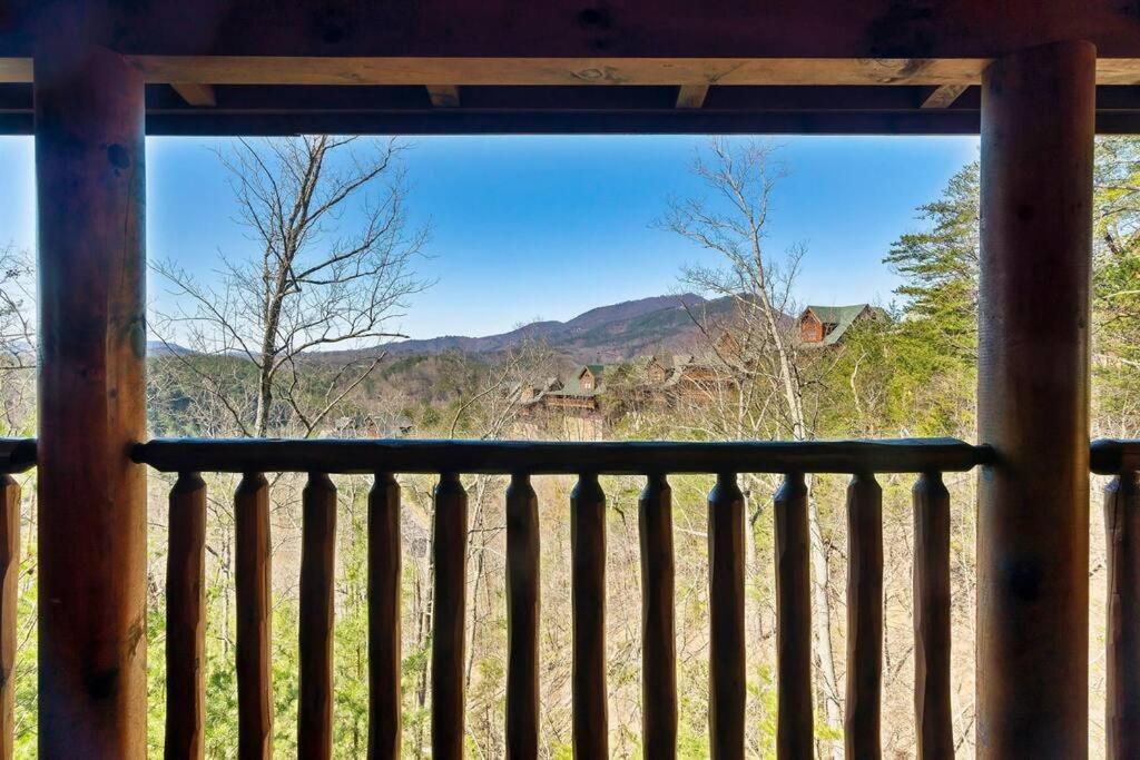 Cabin-N-Smokys! Indoor Resort Pool Views Hot Tub Game Room セバービル エクステリア 写真