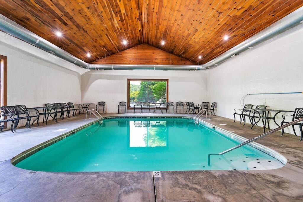 Cabin-N-Smokys! Indoor Resort Pool Views Hot Tub Game Room セバービル エクステリア 写真